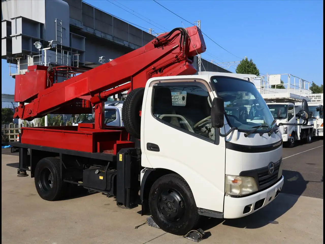日野 デュトロ 小型 高所・建柱車 高所作業車 BDG-XZU304Eの中古トラック画像2