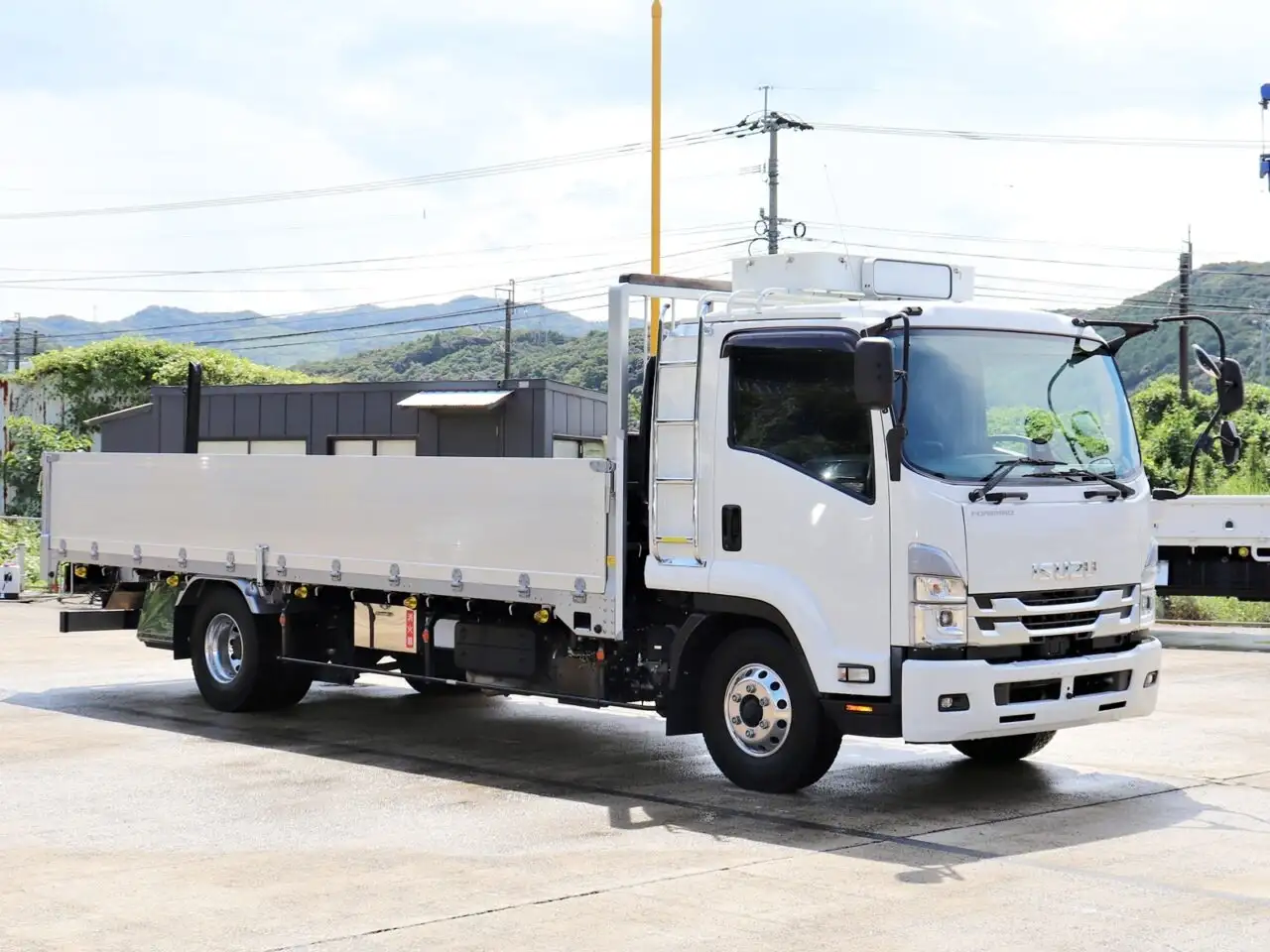 いすゞ フォワード 中型/増トン 平ボディ アルミブロック エアサスの中古トラック画像3