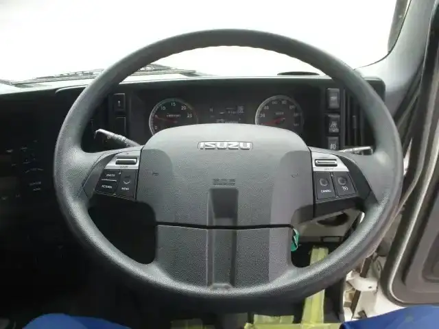 いすゞ ギガ 大型 ウイング エアサス ベッドの中古トラック画像15