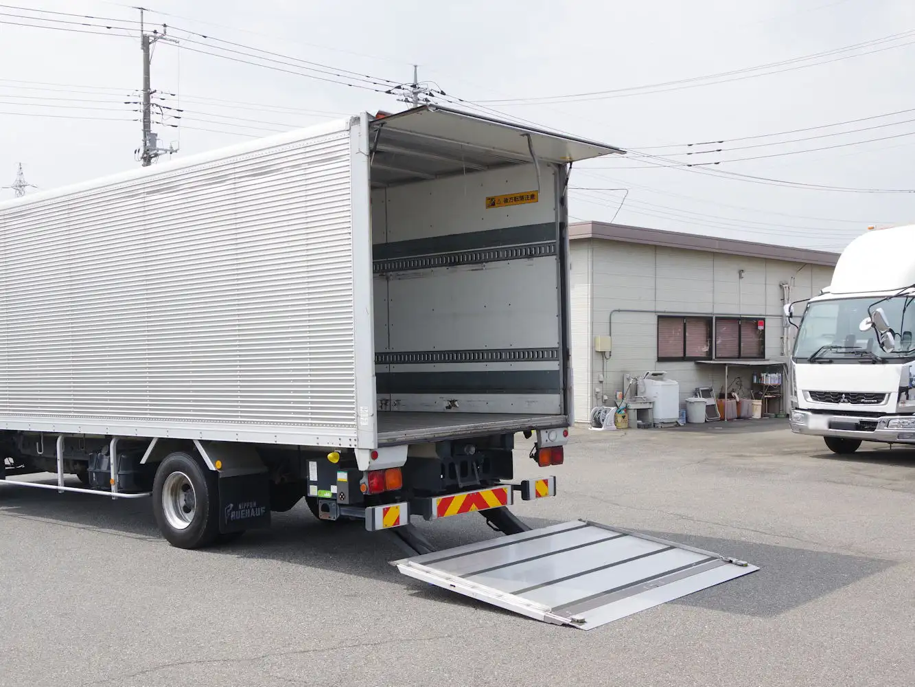 いすゞ フォワード 中型/増トン アルミバン パワーゲート TKG-FRR90S2の中古トラック画像6