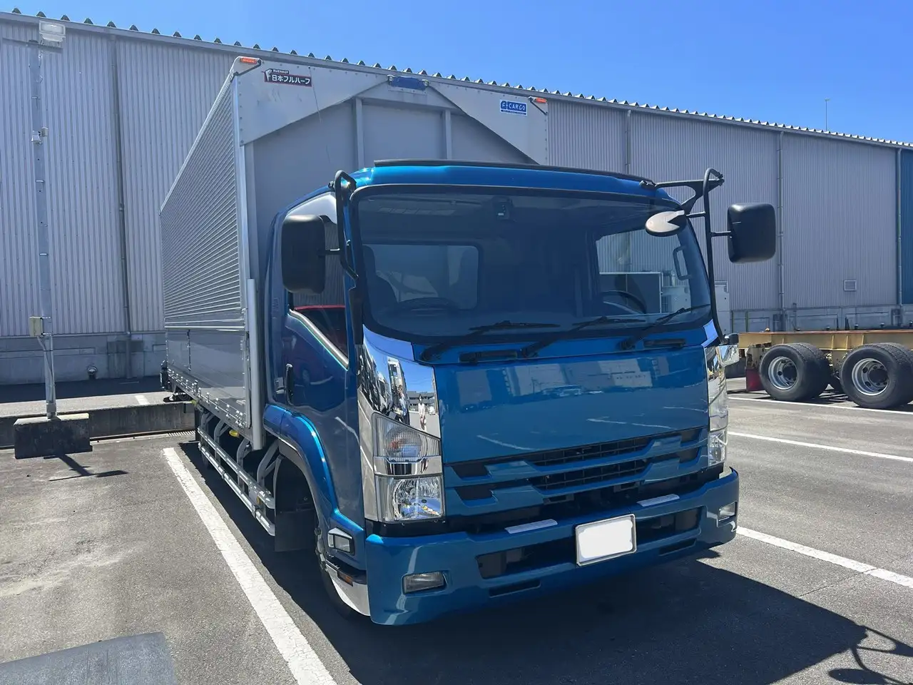 いすゞ フォワード 中型/増トン ウイング ベッド TKG-FRR90S2の中古トラック画像3