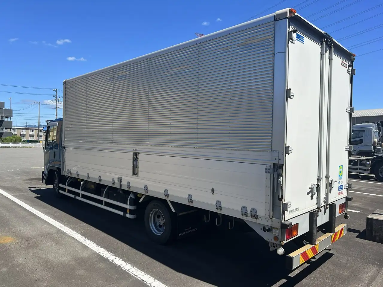 いすゞ フォワード 中型/増トン ウイング ベッド TKG-FRR90S2の中古トラック画像5