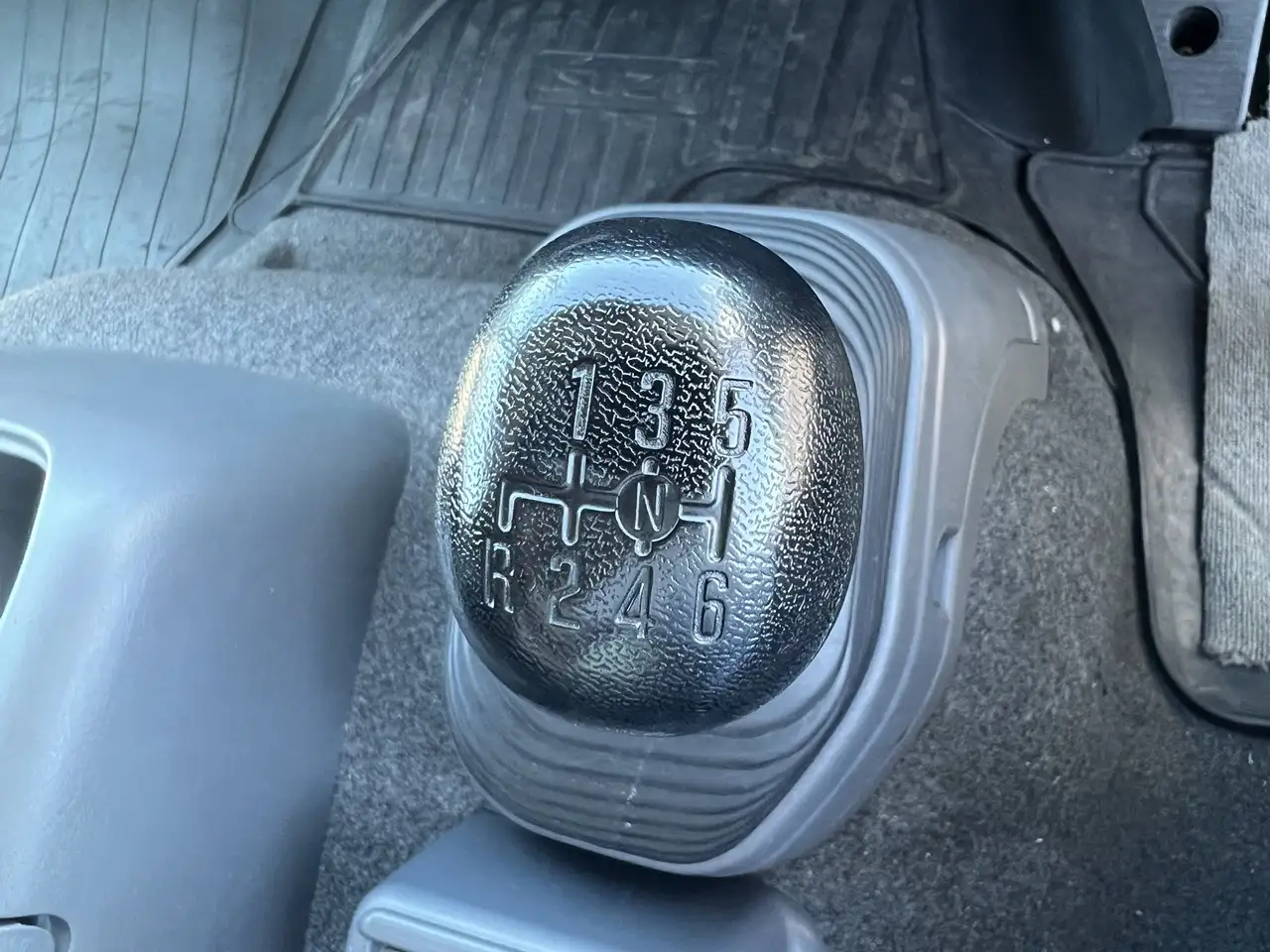 いすゞ フォワード 中型/増トン ウイング ベッド TKG-FRR90S2の中古トラック画像14