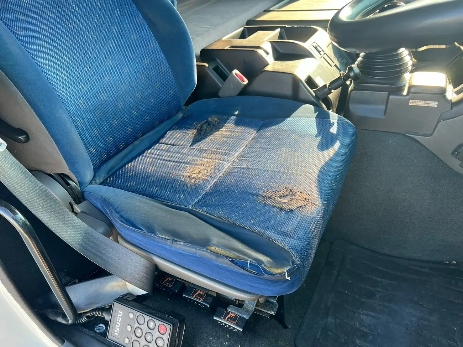 いすゞ ギガ 大型 ウイング エアサス ベッドの中古トラック画像12