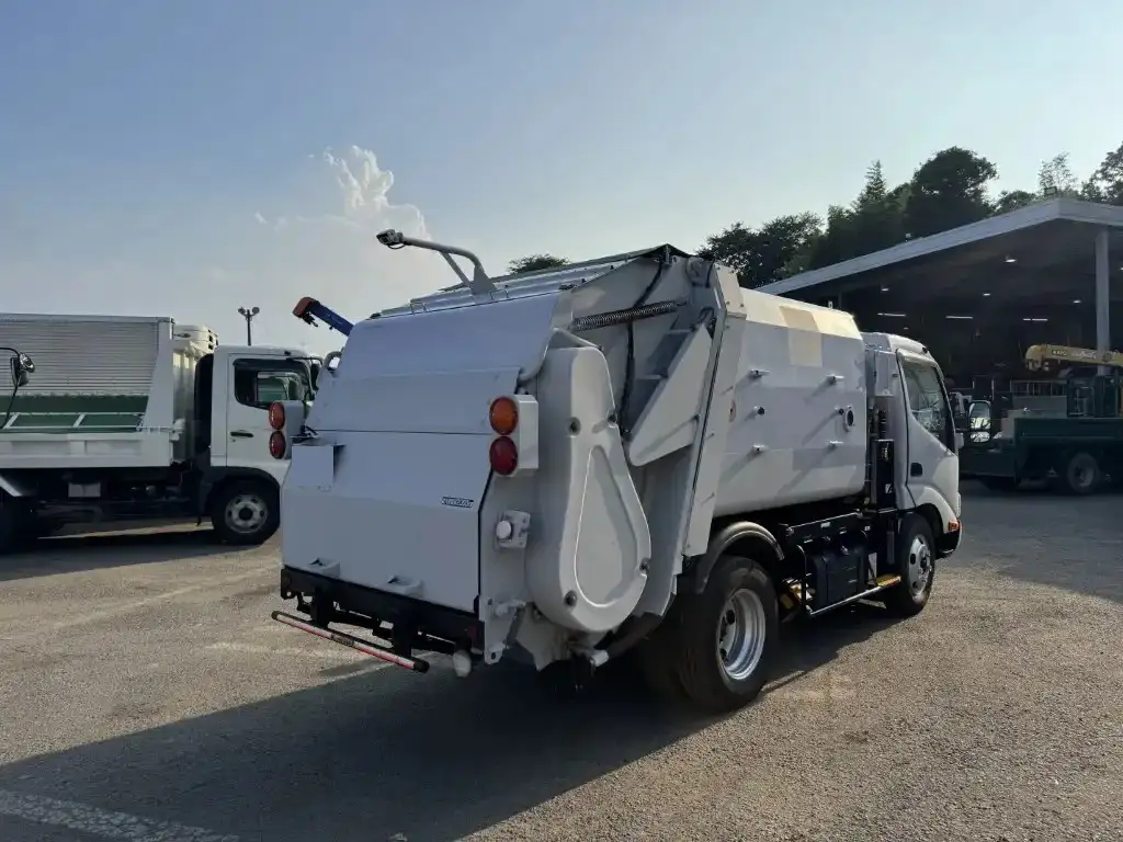 日野 デュトロ 小型 パッカー車 巻き込み式 回転ダンプ式の中古トラック画像3