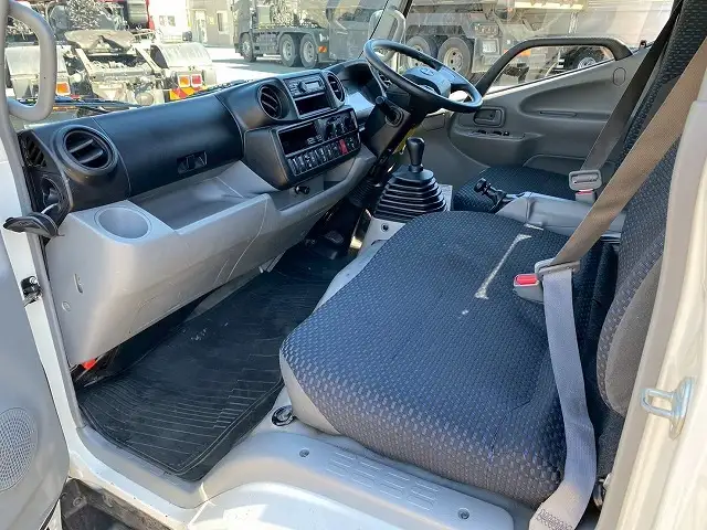 日野 デュトロ 小型 平ボディ 2RG-XZU655M R2の中古トラック画像12