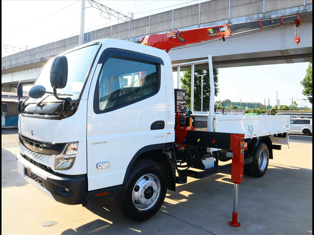 三菱 キャンター 小型 クレーン付 ワイドロング