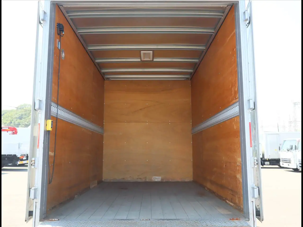 いすゞ エルフ 小型 アルミバン パワーゲート 2RG-NLR88ANの中古トラック画像6