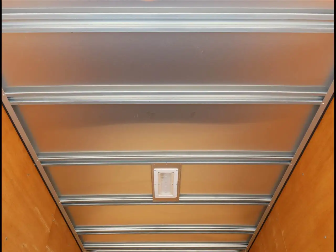 いすゞ エルフ 小型 アルミバン パワーゲート 2RG-NLR88ANの中古トラック画像10