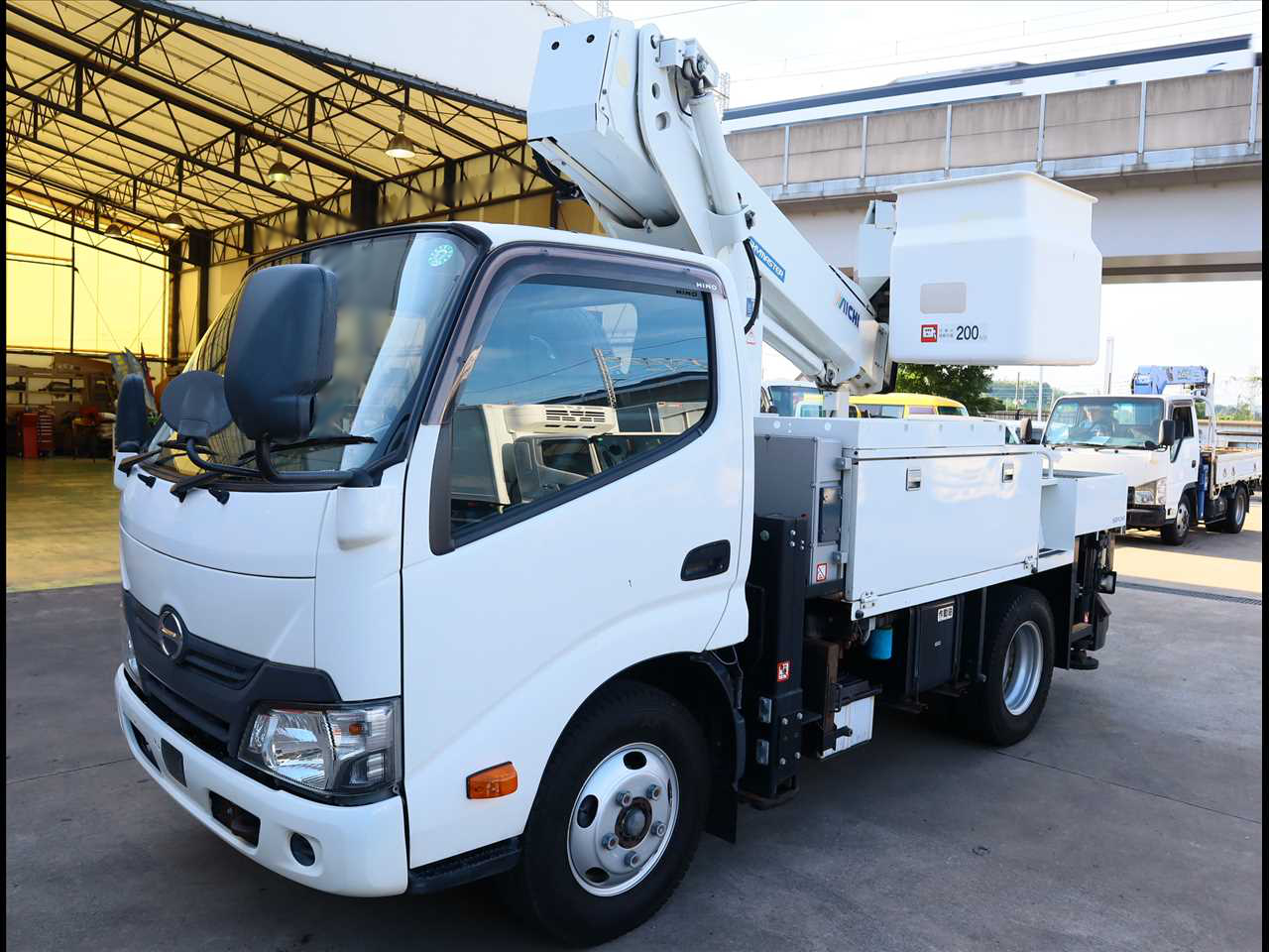 日野 デュトロ 小型 高所・建柱車 高所作業車
