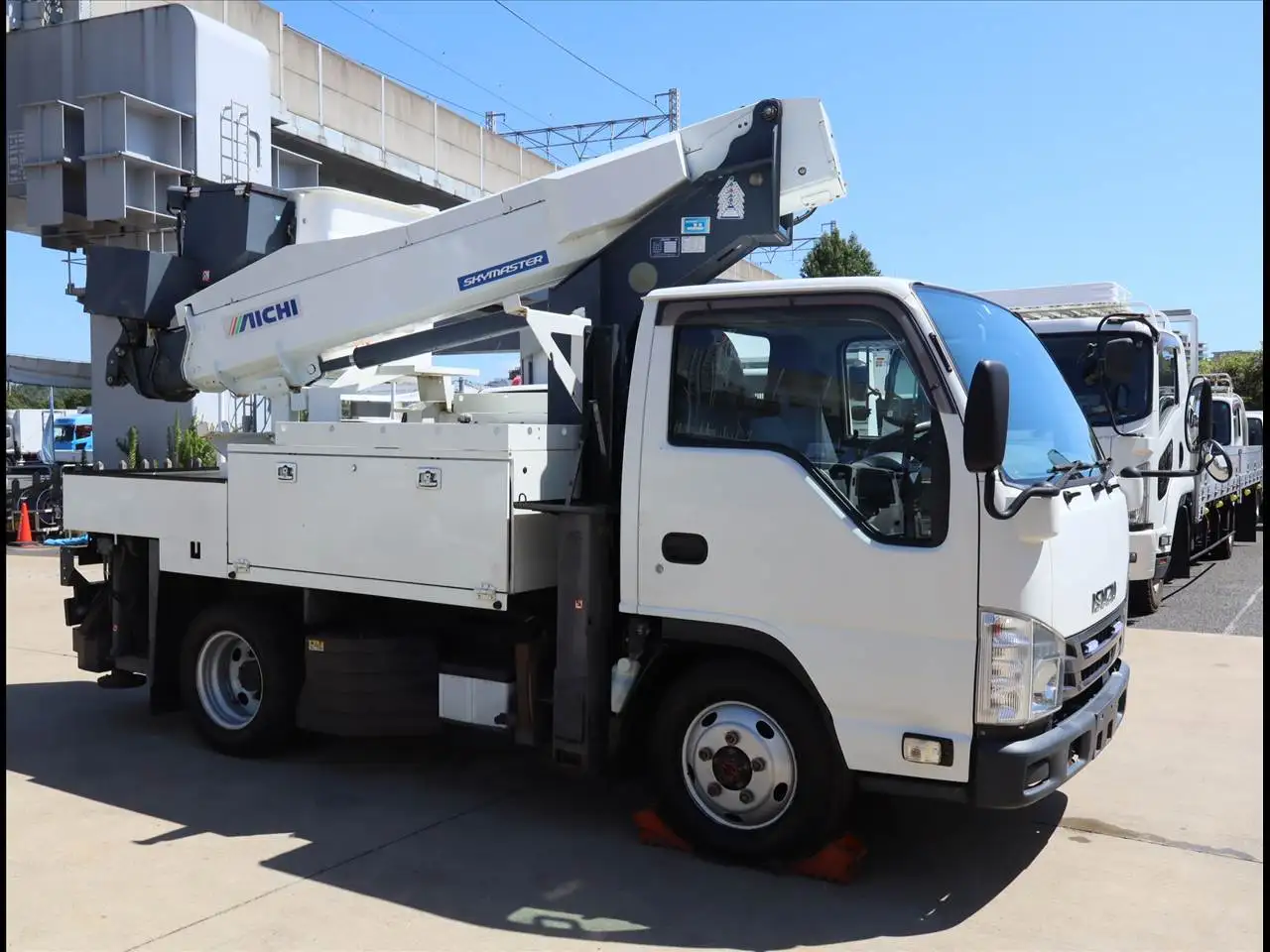 いすゞ エルフ 小型 高所・建柱車 高所作業車 TPG-NKS85ANの中古トラック画像2