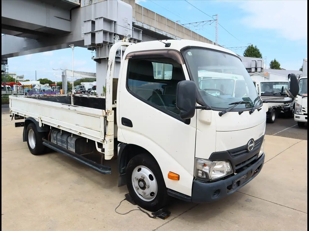 日野 デュトロ 小型 平ボディ TKG-XZU655M H30の中古トラック画像2
