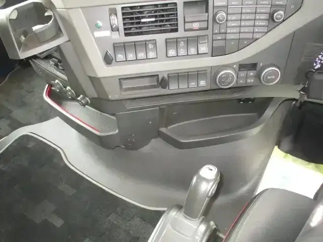 ボルボ トラック 大型 トラクター ハイルーフ 2デフの中古トラック画像14