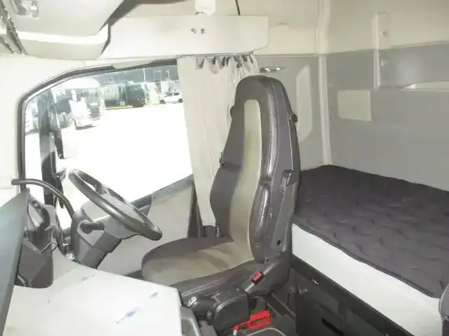 ボルボ トラック 大型 トラクター ハイルーフ 1デフの中古トラック画像11