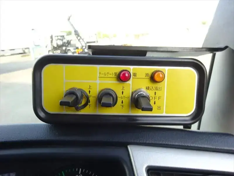 三菱 ファイター 中型/増トン パッカー車 巻き込み式 回転ダンプ式の中古トラック画像14