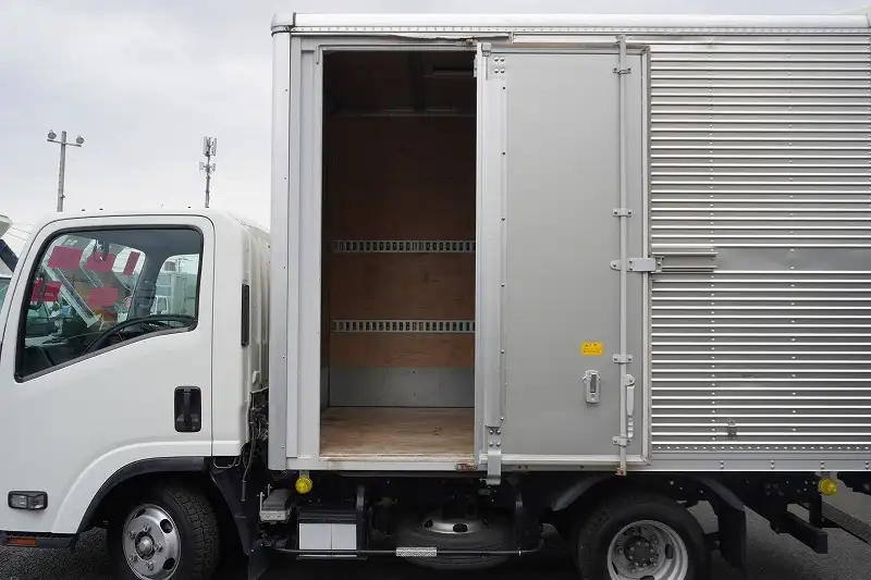 いすゞ エルフ 小型 アルミバン サイドドア TPG-NLR85ANの中古トラック画像9