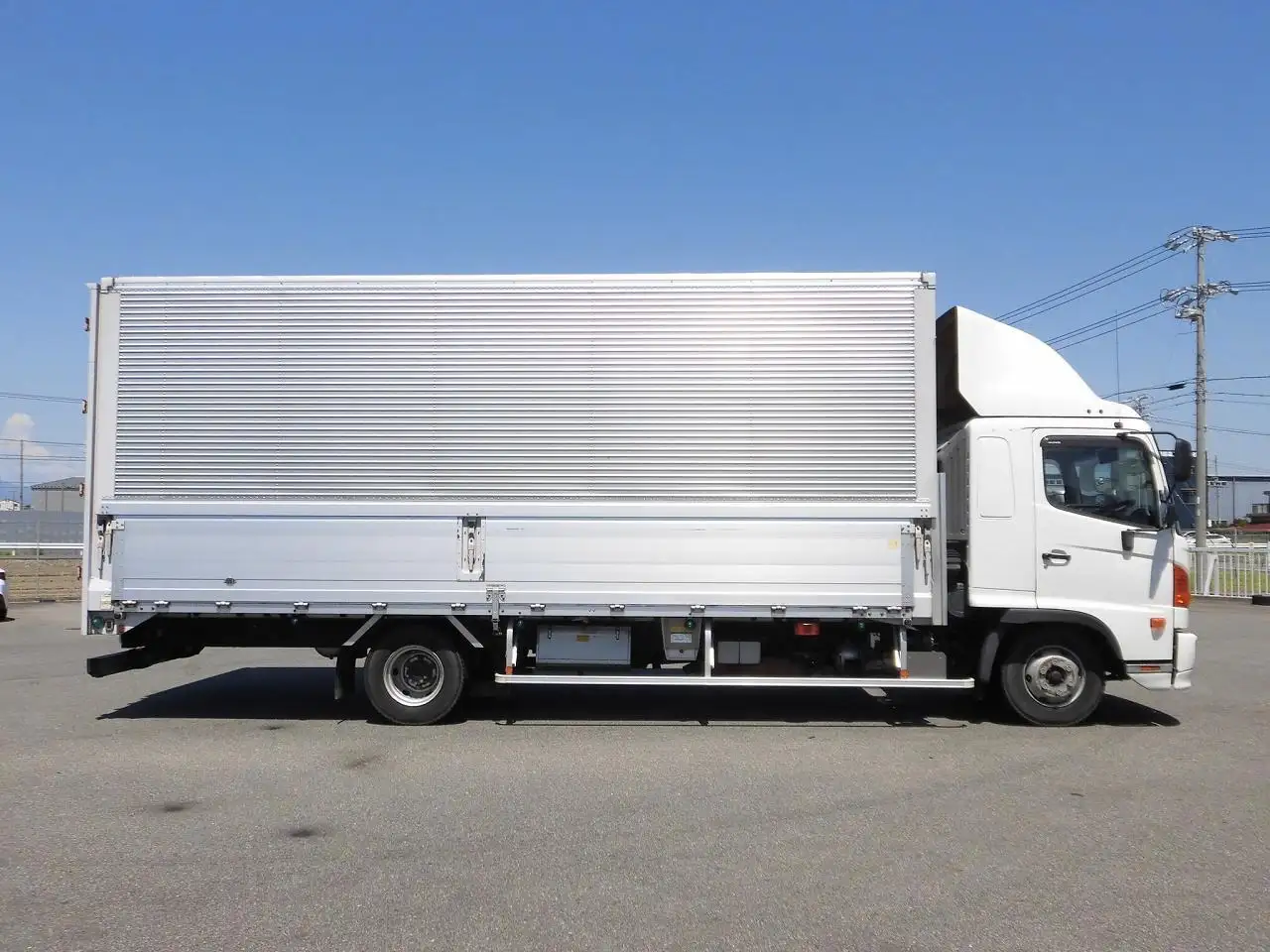 日野 レンジャー 中型/増トン ウイング エアサス ベッドの中古トラック画像3