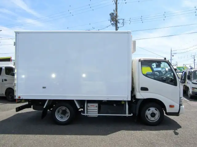 トヨタ ダイナ 小型 冷凍冷蔵 低温 床ステンの中古トラック画像3