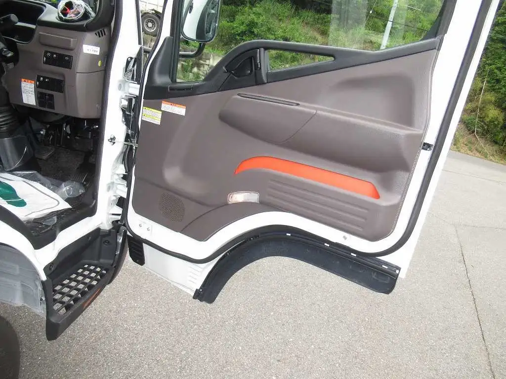 三菱 キャンター 小型 平ボディ カスタム 2RG-FEB50の中古トラック画像15