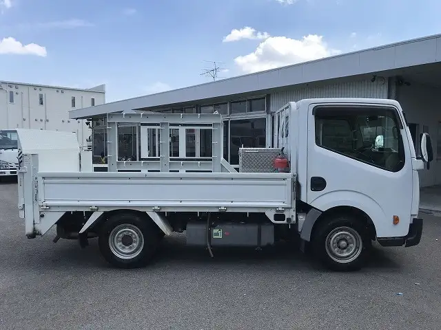 日産 アトラス 小型 平ボディ パワーゲート 床鉄板の中古トラック画像2