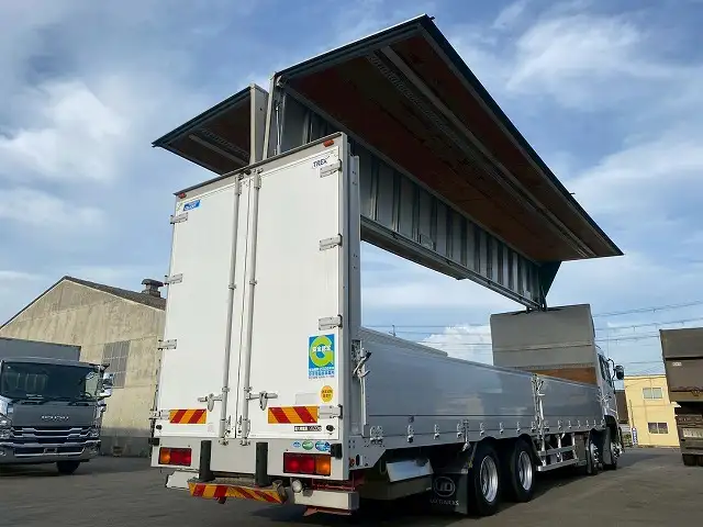 日産UD クオン 大型 ウイング エアサス ベッドの中古トラック画像6