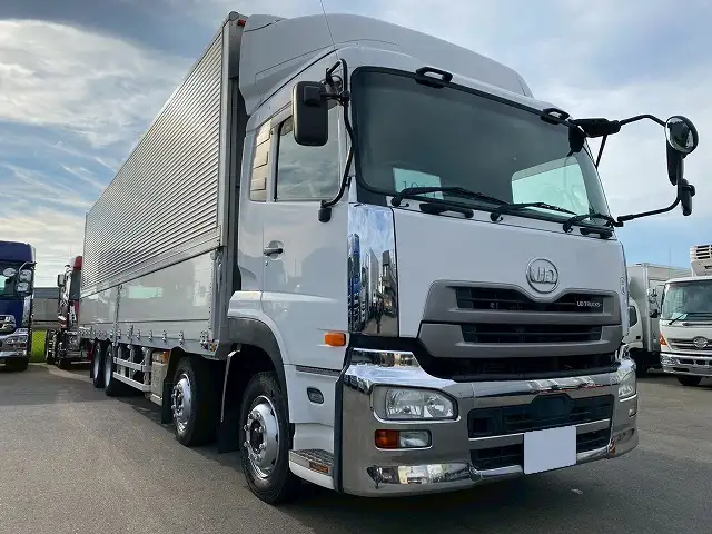 日産UD クオン 大型 ウイング エアサス ベッドの中古トラック画像2