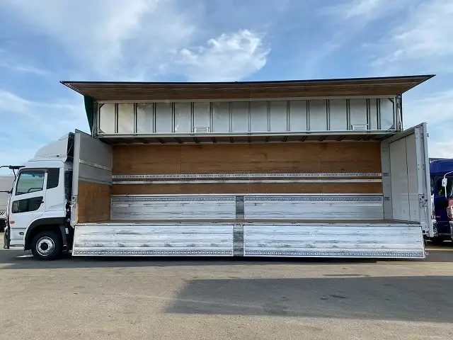 日産UD クオン 大型 ウイング エアサス ベッドの中古トラック画像7