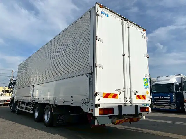 日産UD クオン 大型 ウイング エアサス ベッドの中古トラック画像4