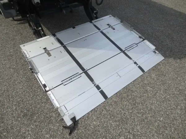 いすゞ エルフ 小型 アルミバン パワーゲート シャッター式の中古トラック画像12