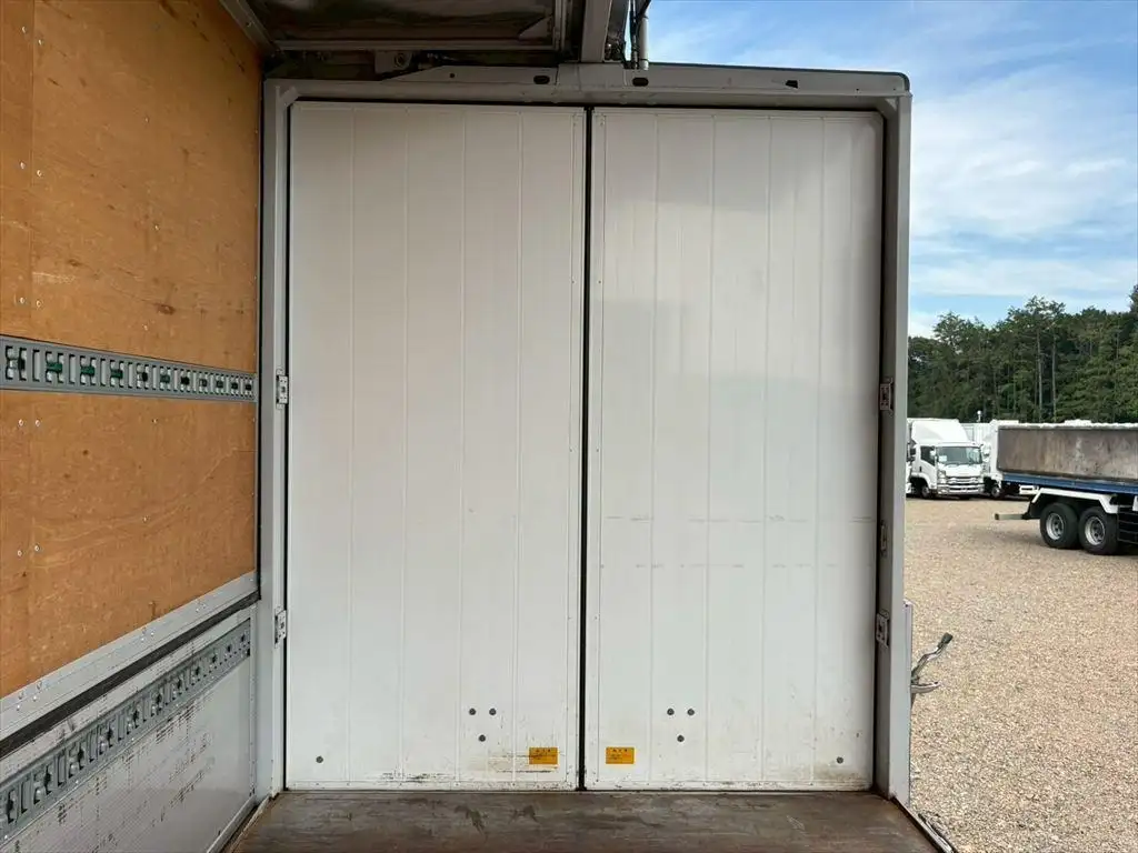 三菱 ファイター 中型/増トン ウイング 床鉄板 ベッドの中古トラック画像11