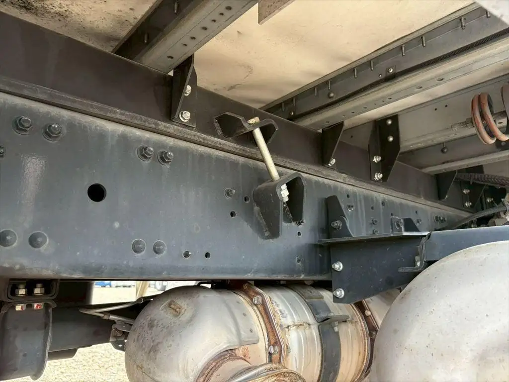 三菱 ファイター 中型/増トン ウイング 床鉄板 ベッドの中古トラック画像19