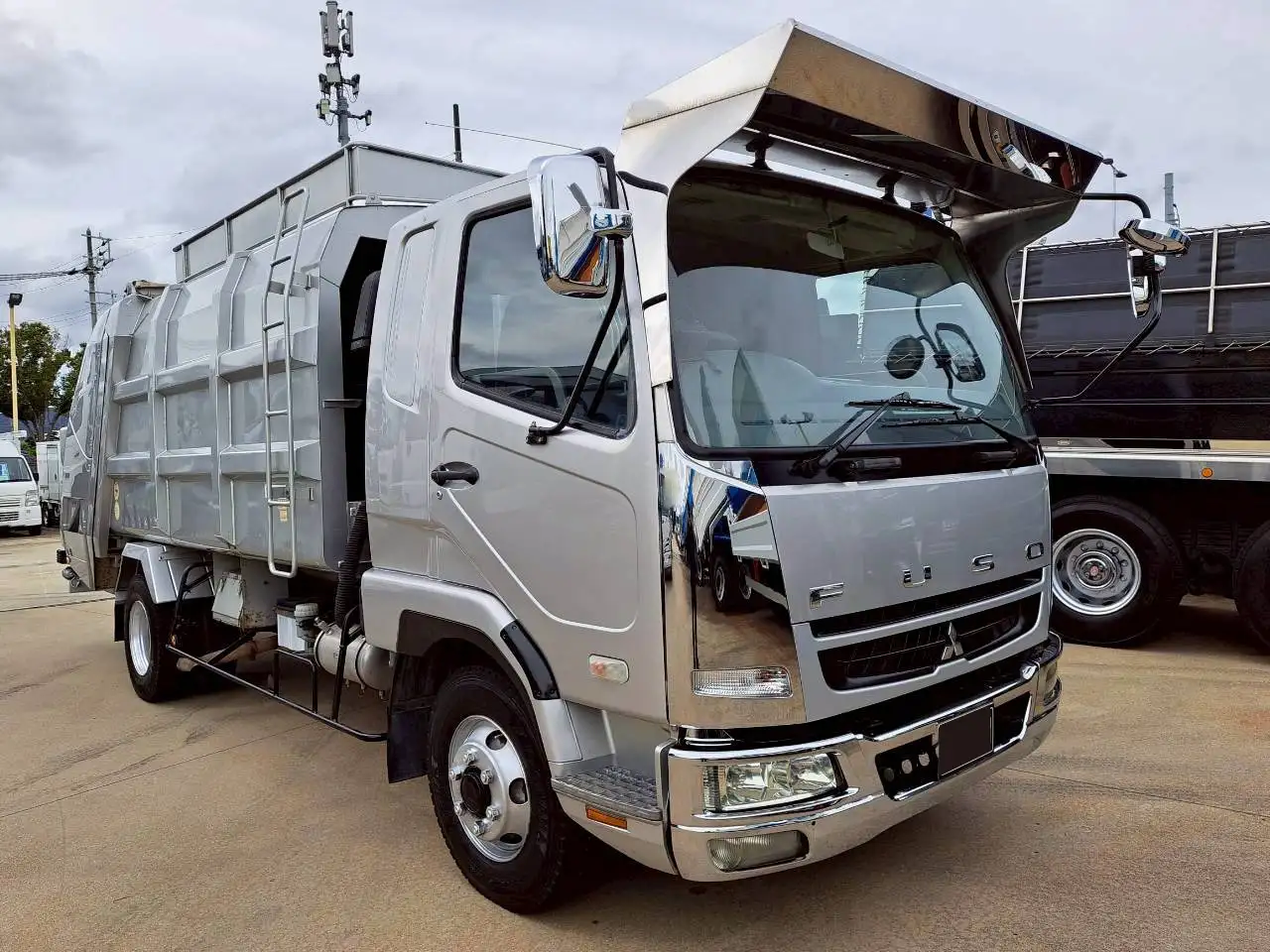 三菱 ファイター 中型/増トン パッカー車 プレス式 ベッドの中古トラック画像2