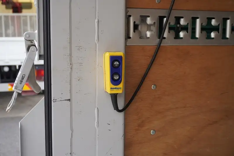 三菱 キャンター 小型 アルミバン パワーゲート サイドドアの中古トラック画像5