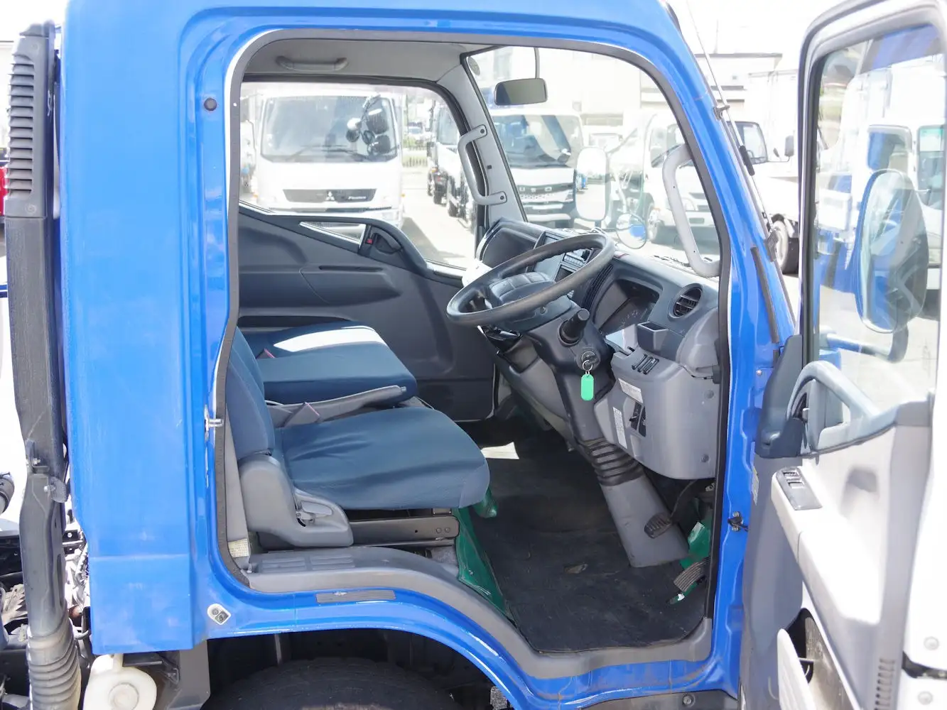 三菱 キャンター 小型 タンク車 バキューム TKG-FEB90の中古トラック画像11
