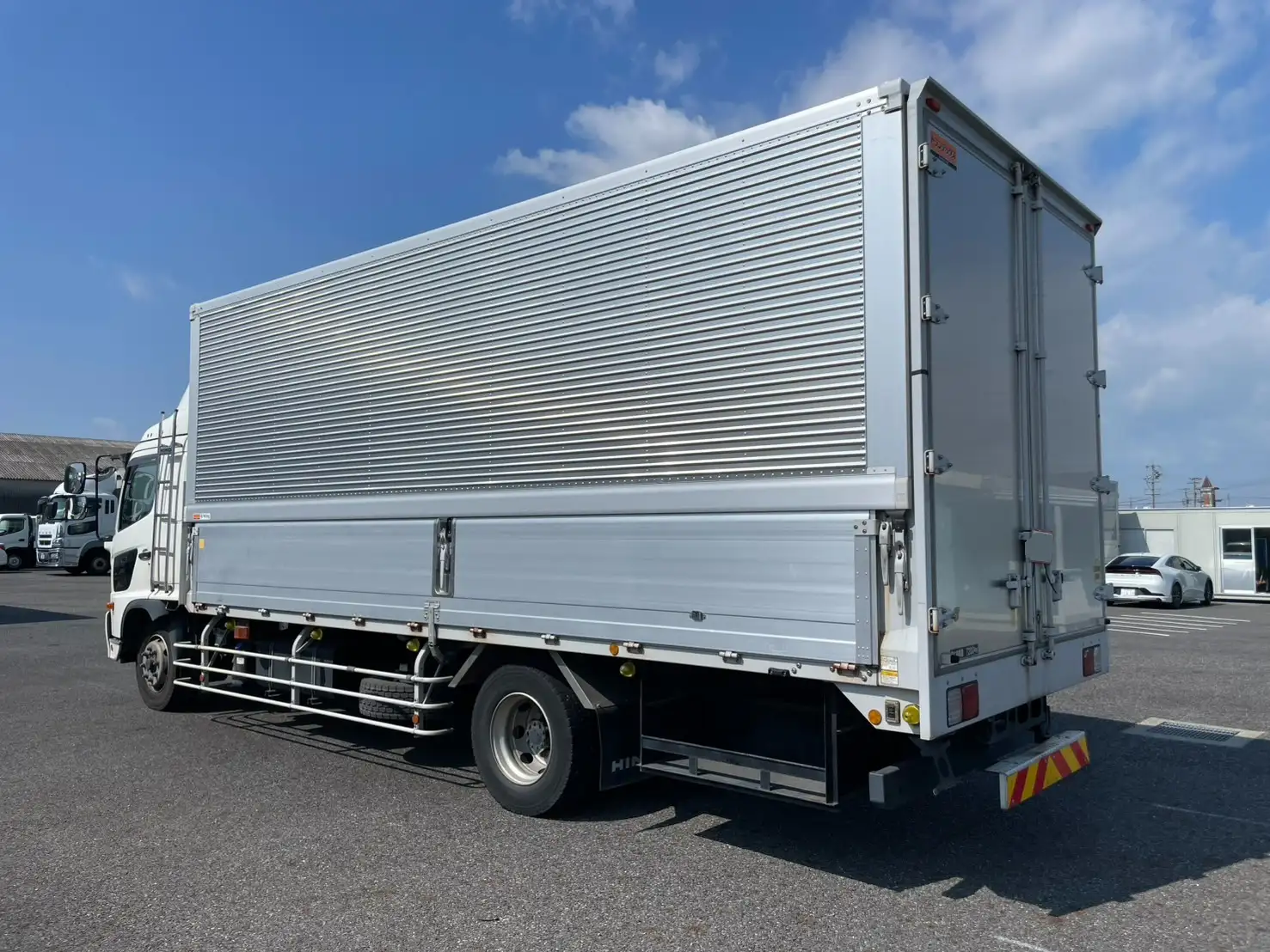 日野 レンジャー 中型/増トン ウイング エアサス ベッドの中古トラック画像5