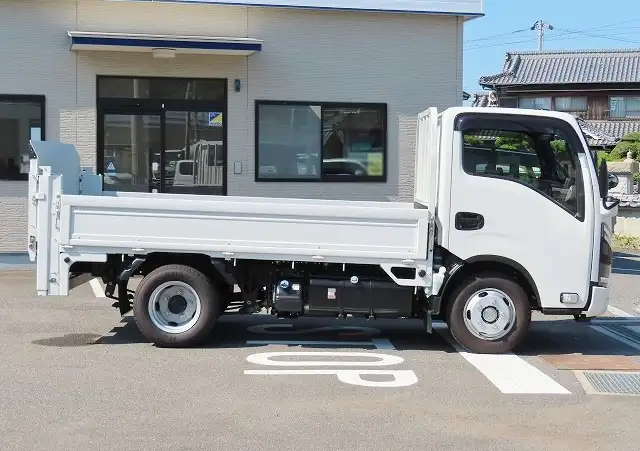 いすゞ エルフ 小型 平ボディ パワーゲート 2RG-NJR88AFの中古トラック画像3
