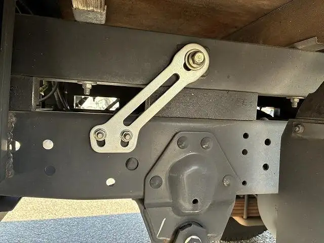 いすゞ エルフ 小型 平ボディ パワーゲート 床鉄板の中古トラック画像像17