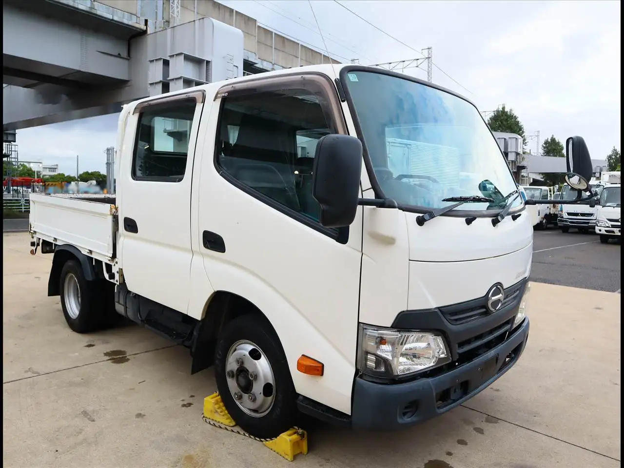 日野 デュトロ 小型 平ボディ Wキャブ TKG-XZU605Mの中古トラック画像2