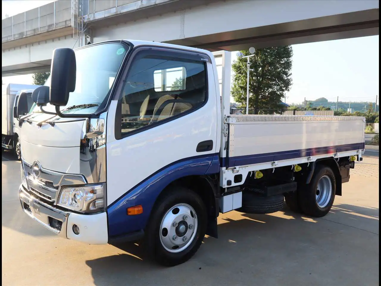 日野 デュトロ 小型 平ボディ アルミブロック 2RG-XZU605M の中古トラック【車両No.197096】