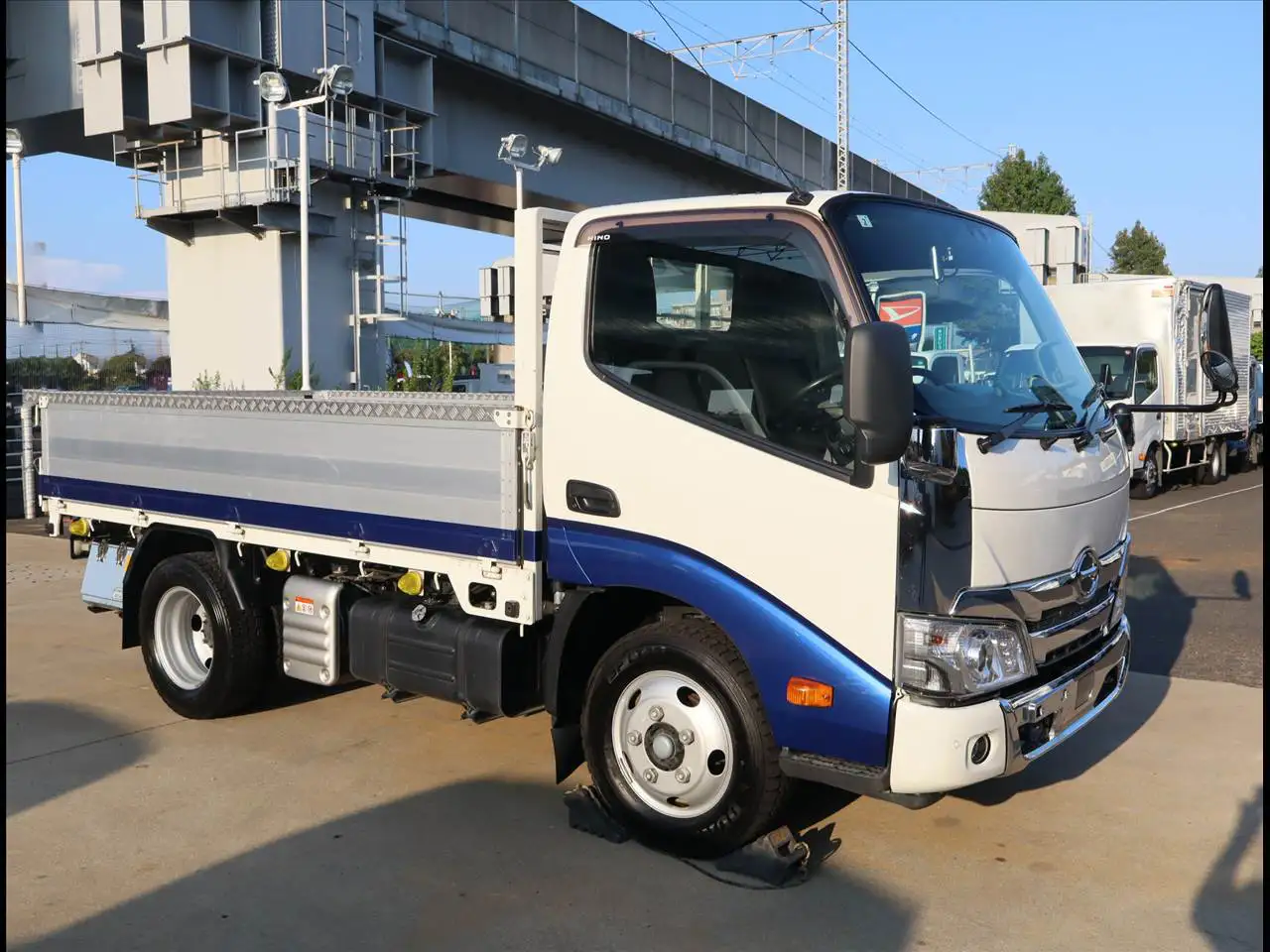 日野 デュトロ 小型 平ボディ アルミブロック 2RG-XZU605Mの中古トラック画像2