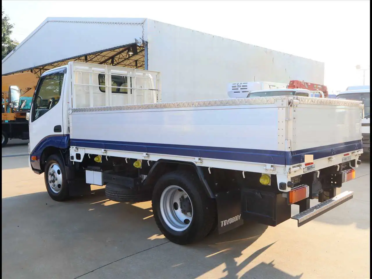 日野 デュトロ 小型 平ボディ アルミブロック 2RG-XZU605Mの中古トラック画像5
