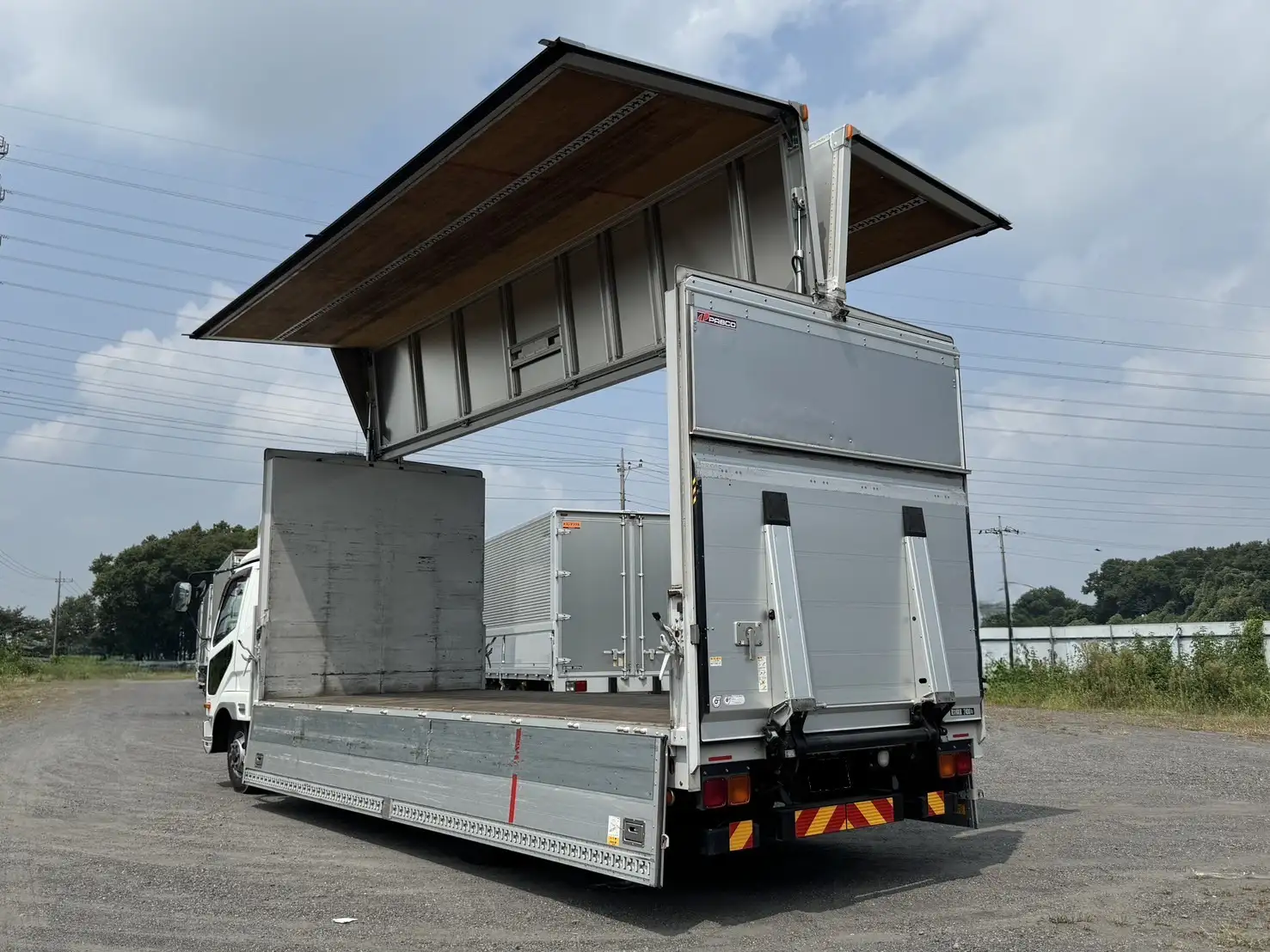 三菱 ファイター 中型/増トン ウイング パワーゲート ベッドの中古トラック画像6