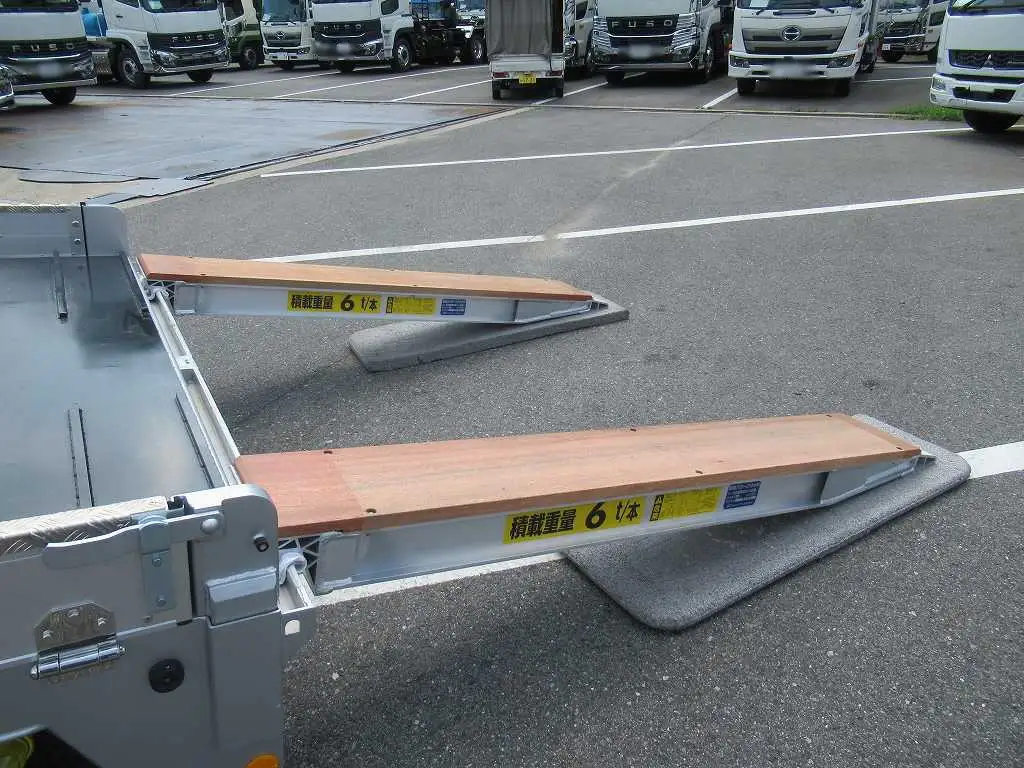三菱 ファイター 中型/増トン 車両重機運搬 4段クレーン ラジコンの中古トラック画像9