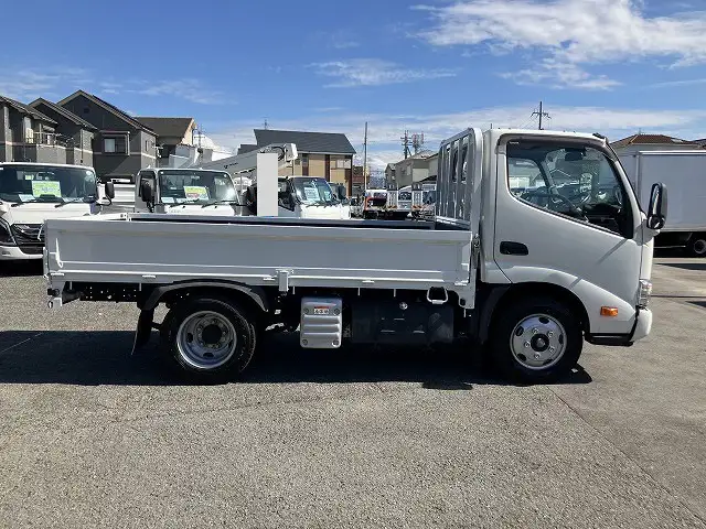トヨタ ダイナ 小型 平ボディ 床鉄板 2RG-XZU605の中古トラック画像3