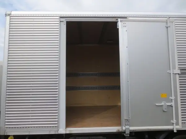 三菱 キャンター 小型 アルミバン サイドドア 2PG-FEB50の中古トラック画像9