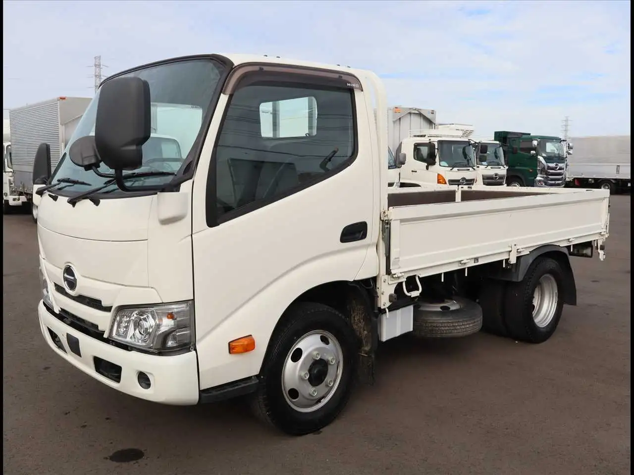 日野 デュトロ 小型 平ボディ 2RG-XZU605M R2 の中古トラック【車両No.197555】