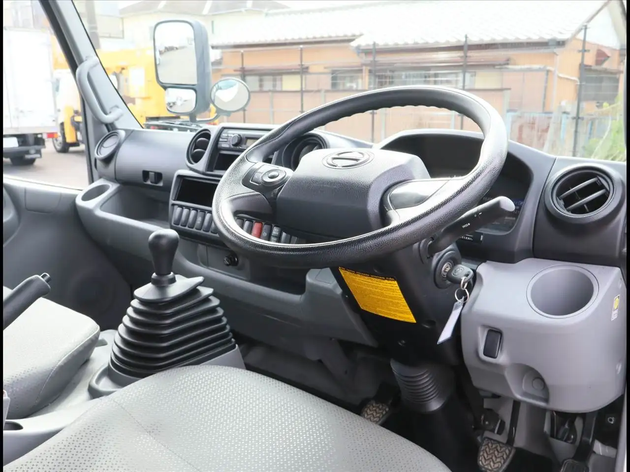 日野 デュトロ 小型 平ボディ 2RG-XZU605M R2の中古トラック画像13