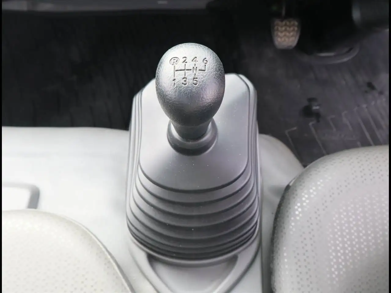 日野 デュトロ 小型 平ボディ 2RG-XZU605M R2の中古トラック画像15