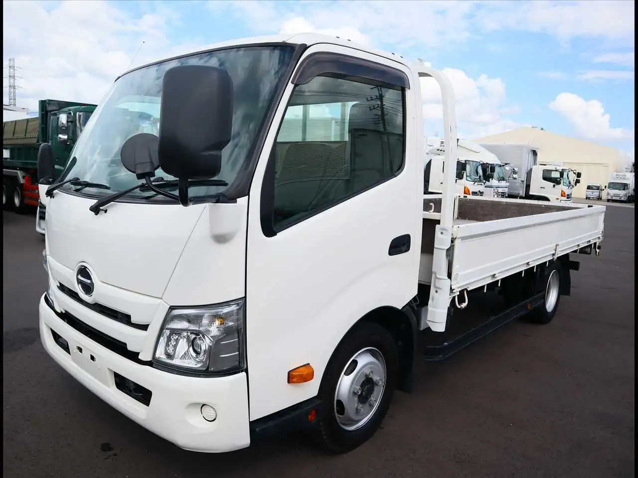 日野 デュトロ 小型 平ボディ 2RG-XZU710M R2 の中古トラック【車両No.197547】