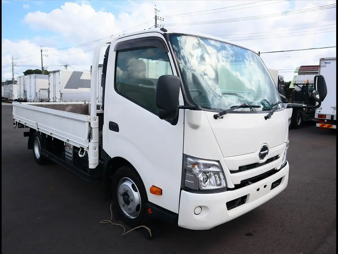 日野 デュトロ 小型 平ボディ 2RG-XZU710M R2の中古トラック画像2